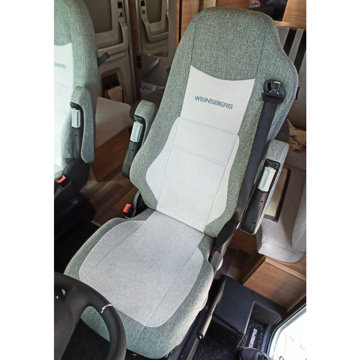 Vordersitzbezüge für Grammer Pilotsitze ( mit Gurthalter und Lehnenen,  149,99 €